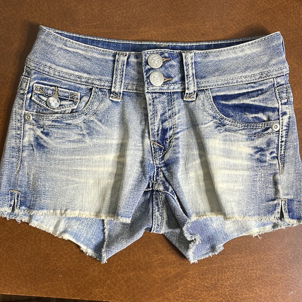 354 - Womans / Juniors No Boundaries Jean Shorts